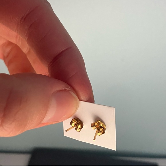 Vintage Sapphire Gold tone studs! September birthstone! - Picture 5 of 5